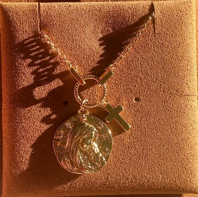Medalla Virgen con Niño Jesús en Circones - 4