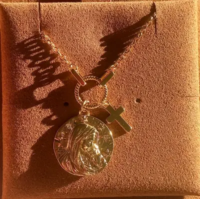 Medalla Virgen con Niño Jesús en Circones - miniatura 4