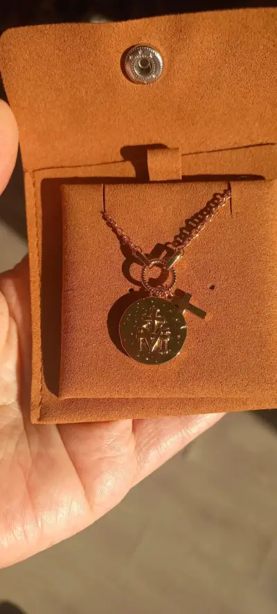 Medalla Virgen con Niño Jesús en Circones - miniatura 5