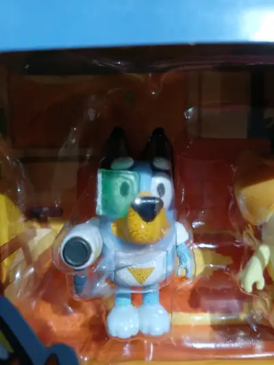 Figuras Bluey y Chucky - miniatura 5