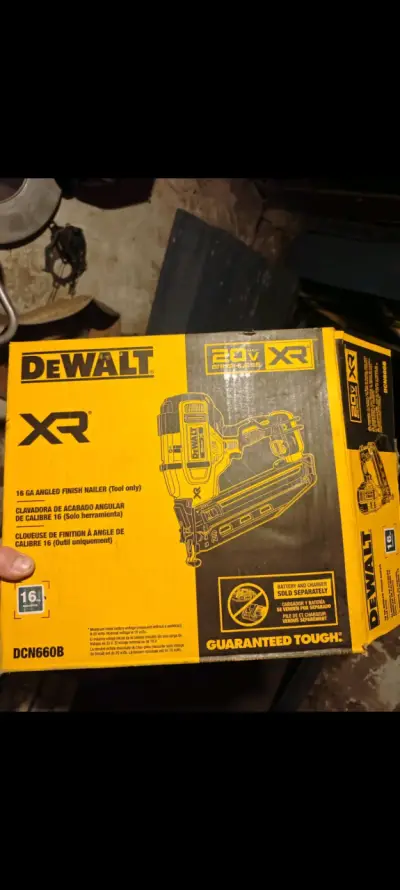 Pistola de clavos DeWalt 20V - miniatura 2