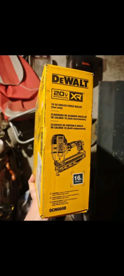 Pistola de clavos DeWalt 20V - miniatura 3