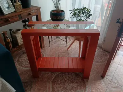 Mesa auxiliar de madera y vidrio - miniatura 1