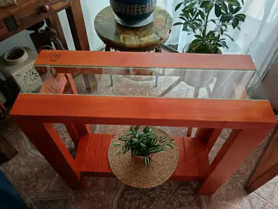 Mesa auxiliar de madera y vidrio - miniatura 2