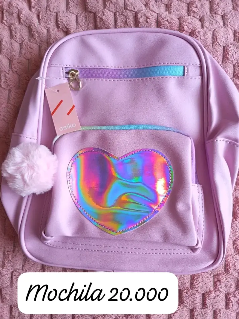 Mochila lila con corazón holográfico