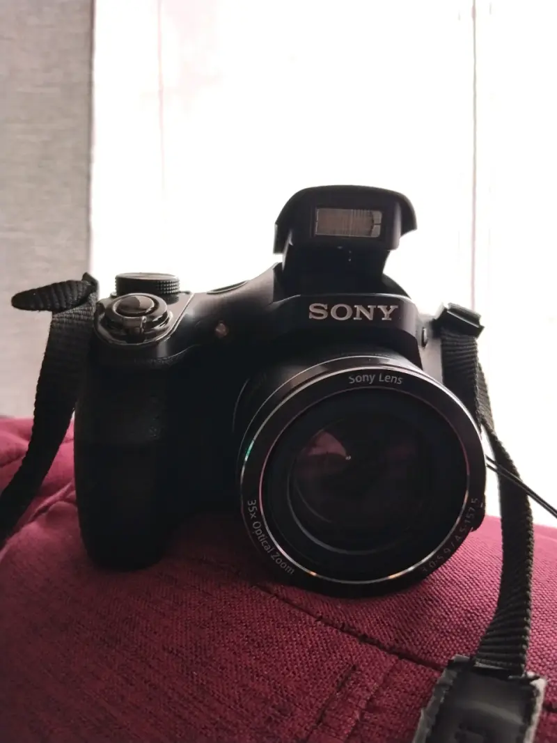 Cámara Sony con estuche - 2