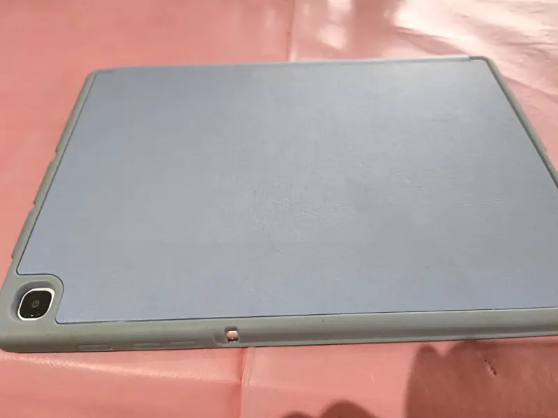 Tablet con funda protectora - 2