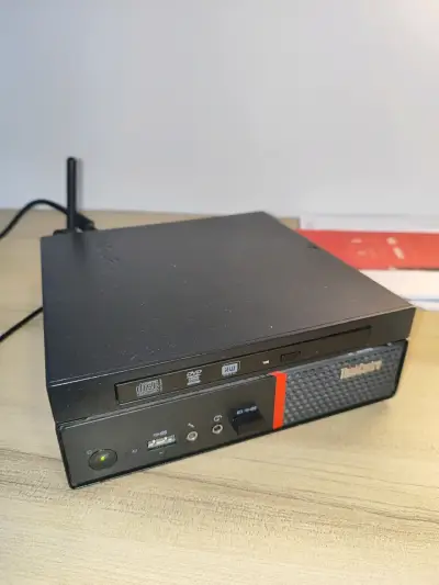 Mini PC Lenovo ThinkCentre (color negro) - miniatura 1