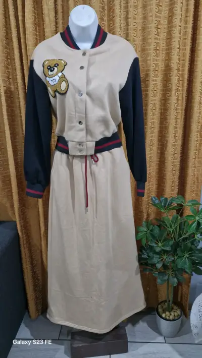 Conjunto  beige con diseño de oso - miniatura 1