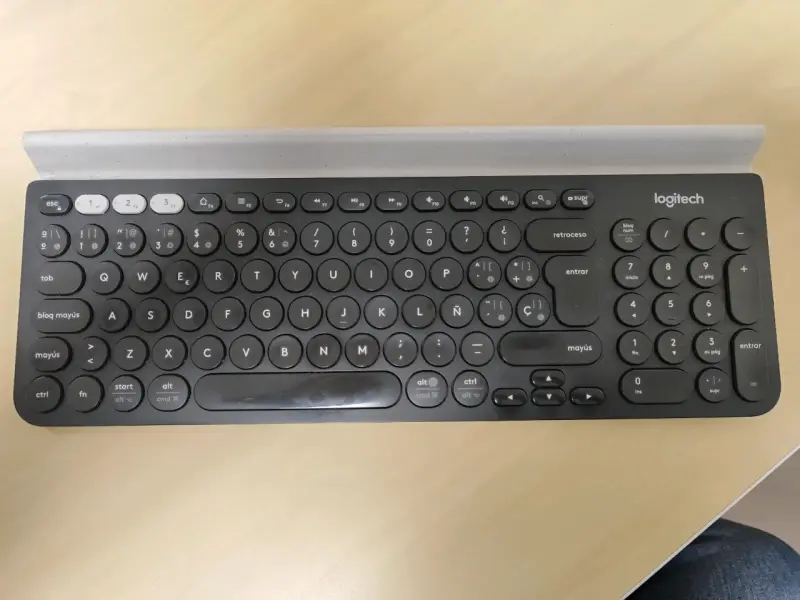 Teclado Logitech inalámbrico - 2