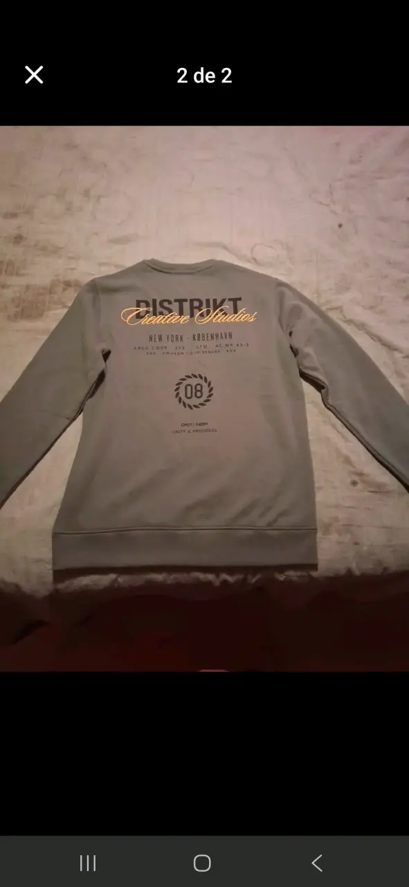 Polerón gris con logo pequeño - 2