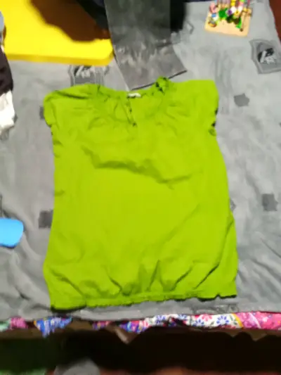 Polera verde sin mangas - miniatura 1