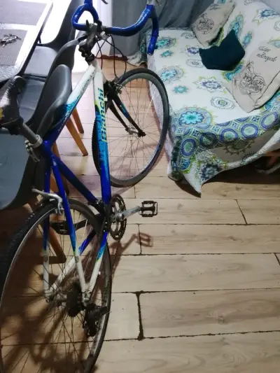 Bicicleta de carretera Bianchi azul - miniatura 3