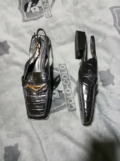 Sandalias de taco negro elegante - miniatura 1