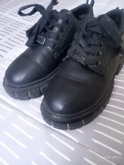 Zapatos negros de cuero - miniatura 2