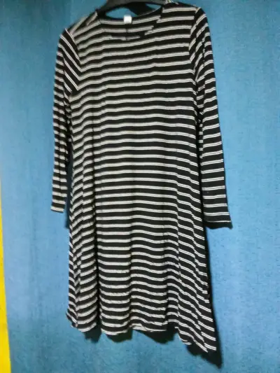 Blusa estampada con volantes - miniatura 2