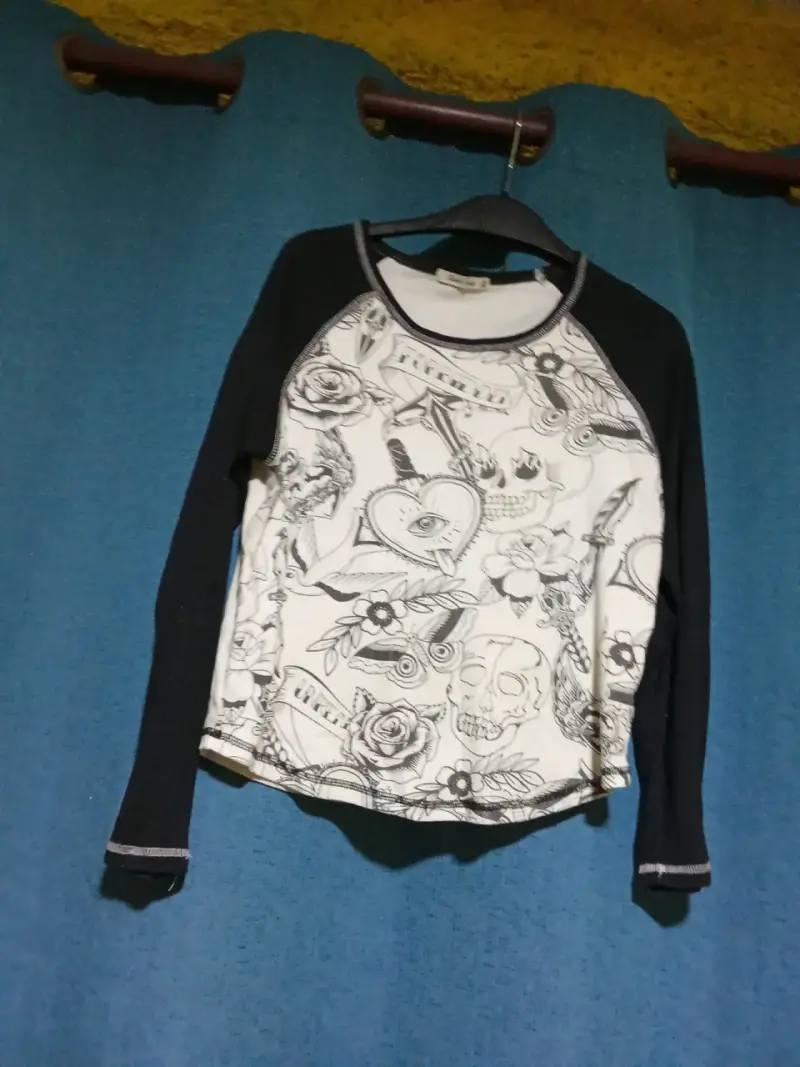 Blusa estampada con volantes - 4