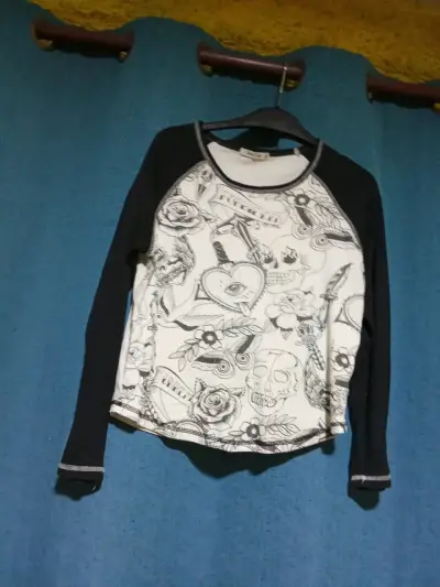 Blusa estampada con volantes - miniatura 4