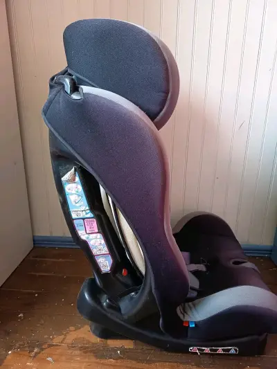 Silla de auto para niño negra - miniatura 1