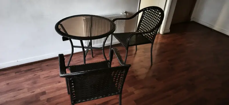 Juego de mesa y sillas de metal - 2