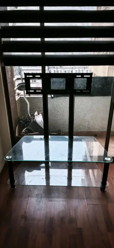 Mesa de vidrio para TV - miniatura 1