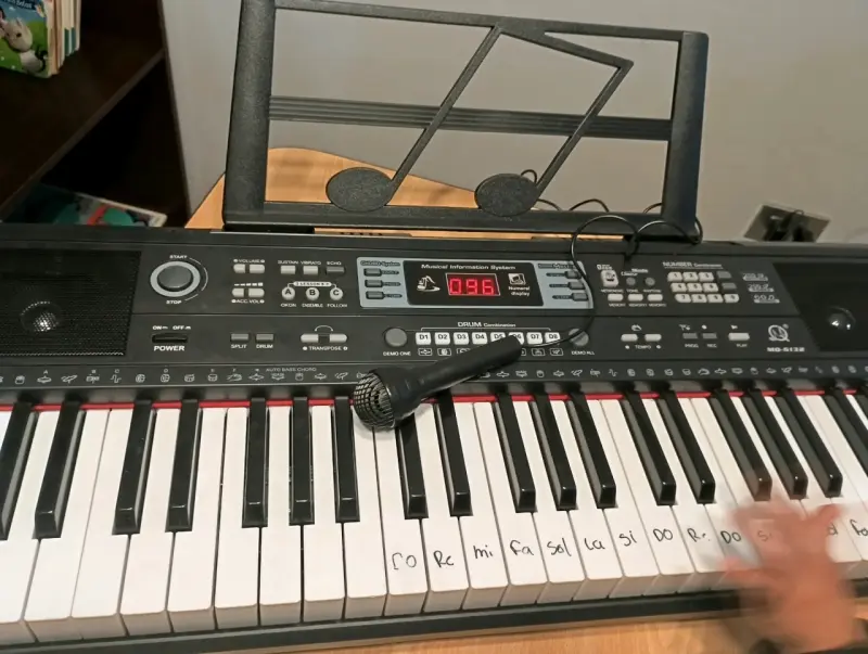 Teclado electrónico con micrófono - 2