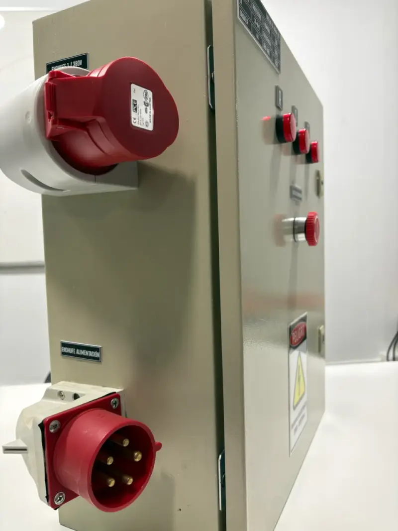 Tablero de conexión eléctrica 380/220V - 5