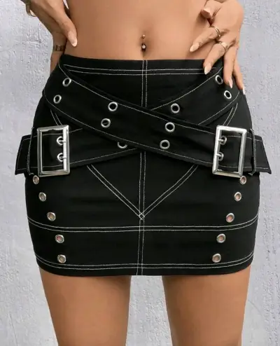 Minifalda negra con hebillas - miniatura 1