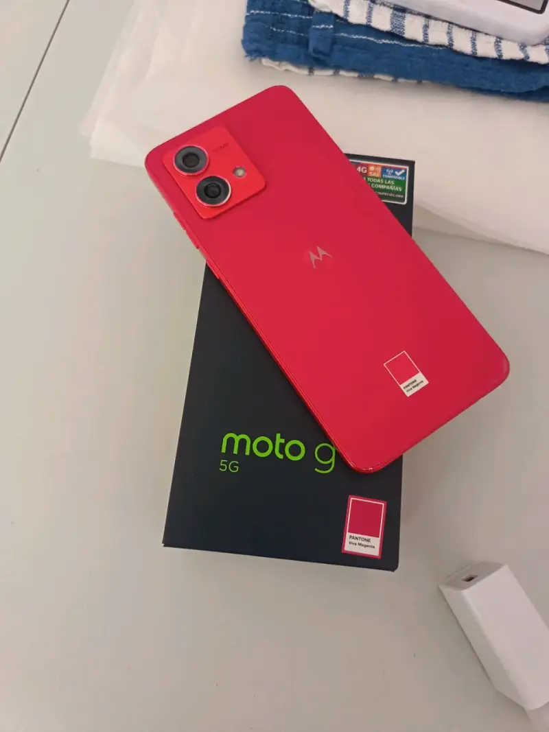 Smartphone Motorola rojo - 2