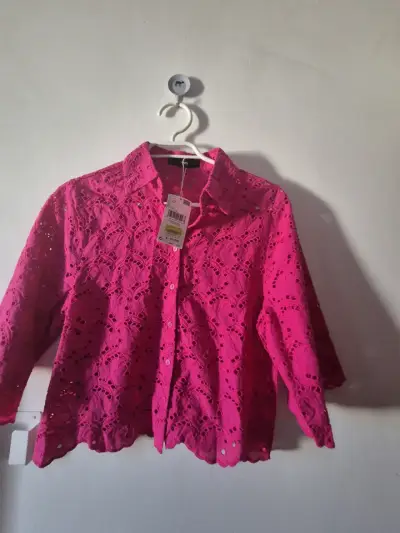 Blusa encaje fucsia nueva - miniatura 1