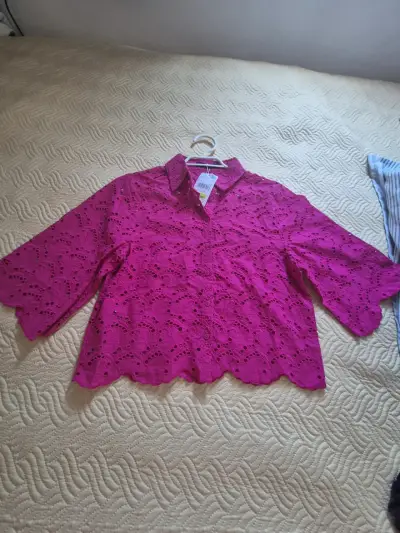 Blusa encaje fucsia nueva - miniatura 3