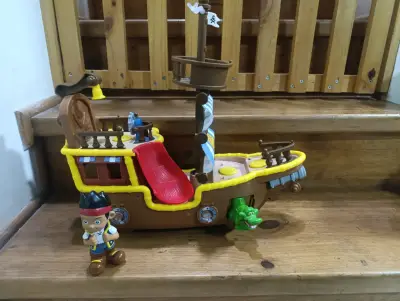 Barco pirata de juguete - miniatura 1