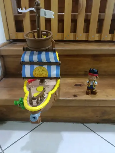 Barco pirata de juguete - miniatura 5