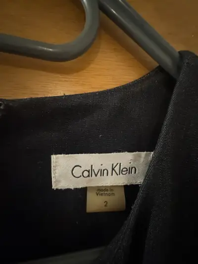 Vestido negro Calvin Klein - miniatura 2