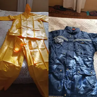 Traje de lluvia y chaqueta azul - miniatura 1