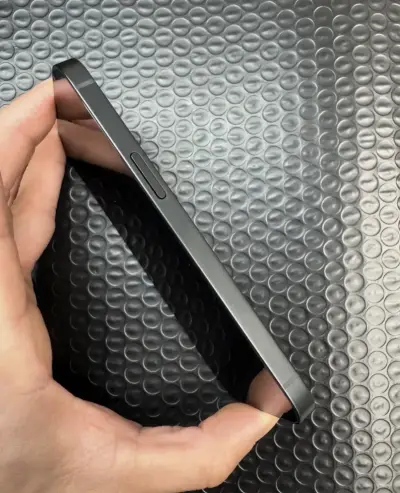 iPhone 16e en Excelente estado - miniatura 2