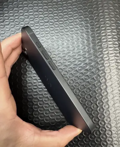 iPhone 16e en Excelente estado - miniatura 3