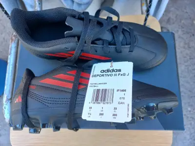 Botines de fútbol negros y rojos - miniatura 2