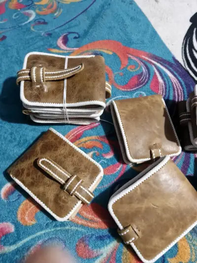 Billetera de cuero de caballo con costura cuyana - miniatura 3