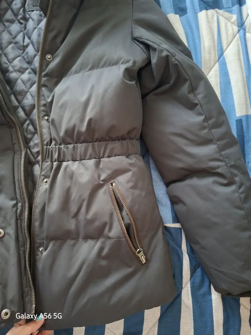 Chaqueta acolchada gris con capucha - 3