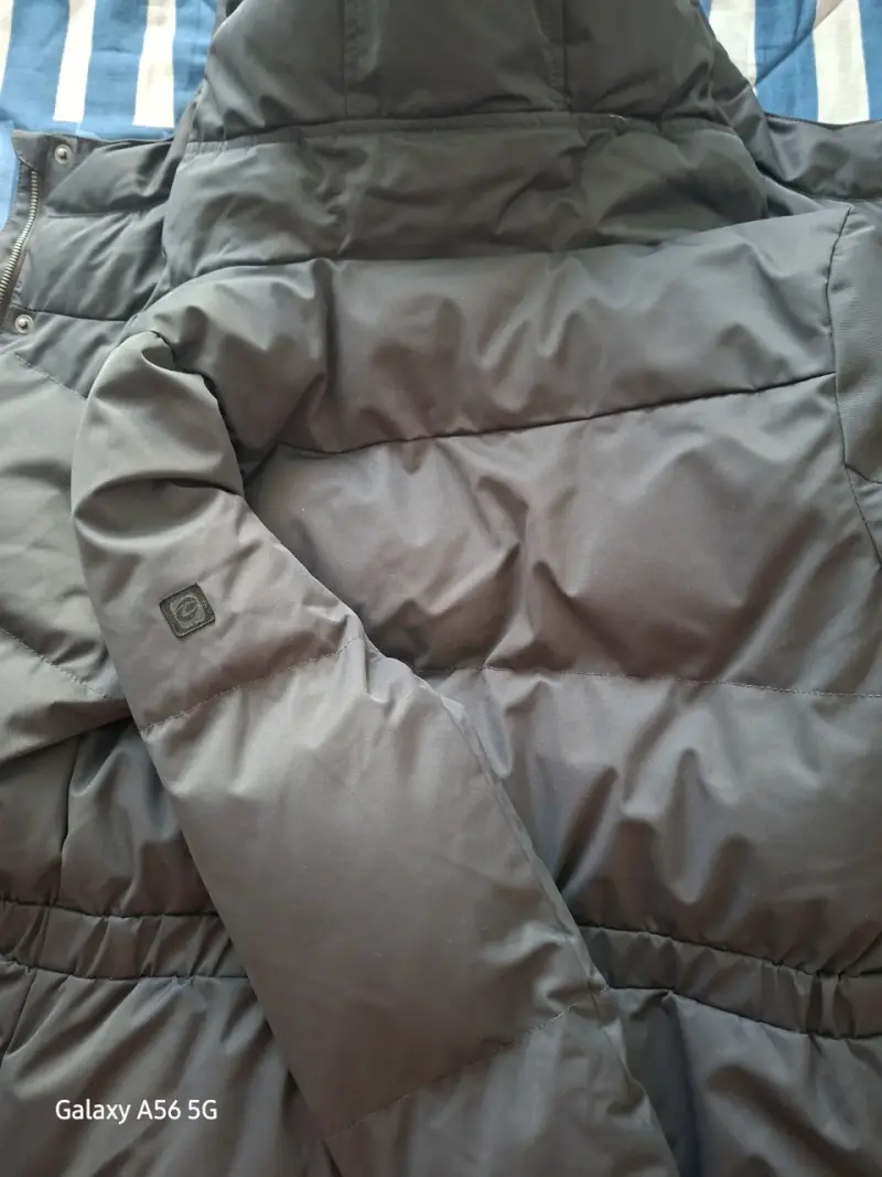 Chaqueta acolchada gris con capucha - 4