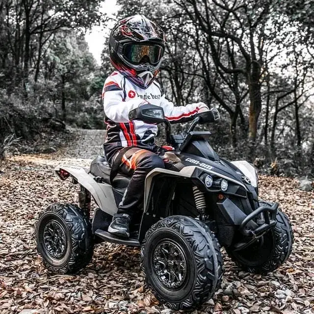 Cuatrimoto electrica de la marca Can-am modelo ren - 4