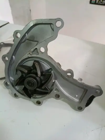 Bomba de agua para motor - miniatura 2