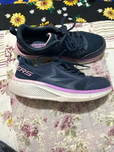 Zapatillas Skechers negras talla 34 usadas - miniatura 1