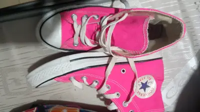 Zapatillas rosas Converse - miniatura 1