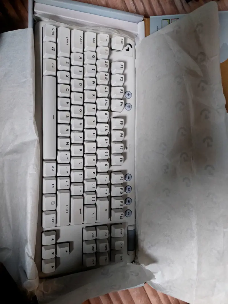 Teclado mecánico retroiluminado logitech g7133 - 1