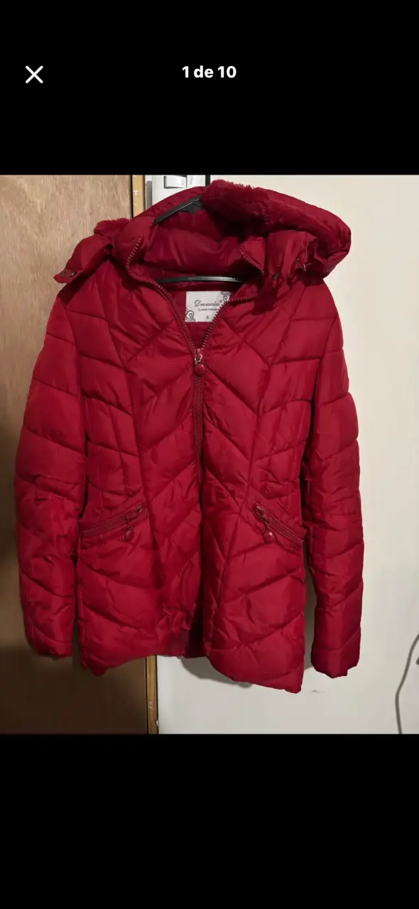 Parka roja acolchada mujer