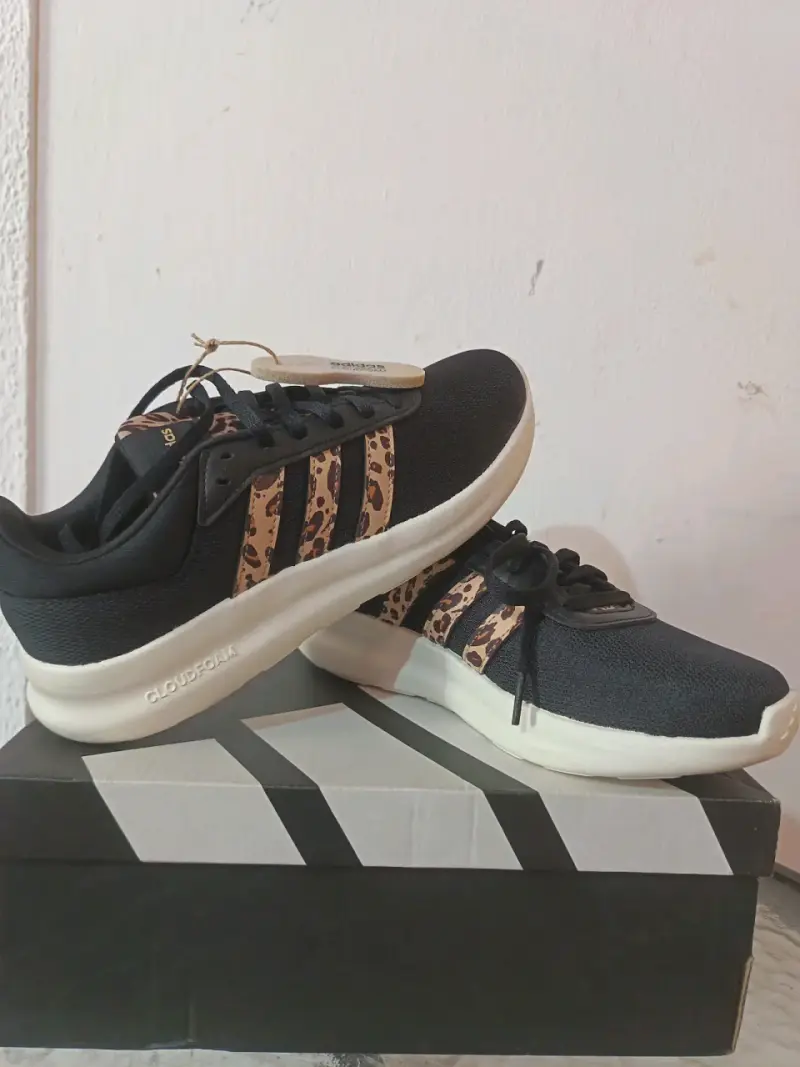 Zapatillas negras con estampado leopardo - 1