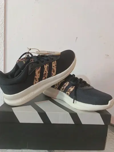 Zapatillas negras con estampado leopardo - miniatura 1