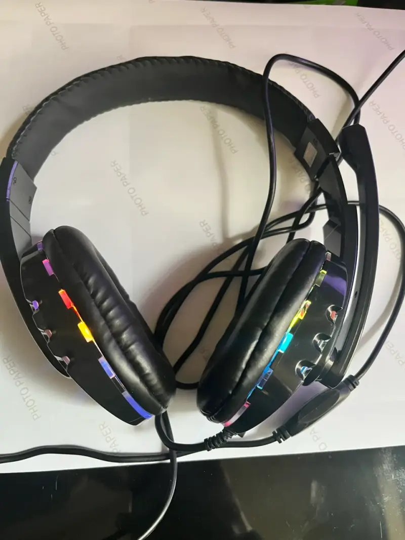 Auriculares gaming con luces RGB - 1